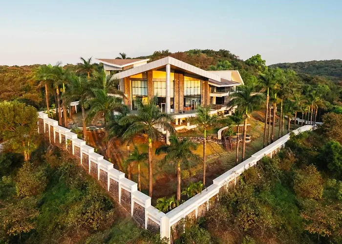 Stayvista's Emerald Acres: Luxury Retreat with Heated Pool & Scenic Views Lonavala
